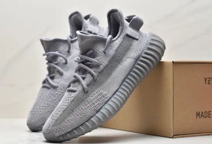 hype Adidas Yeezy Boost