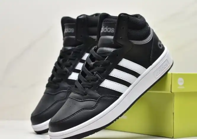 hype Adidas Sneakers