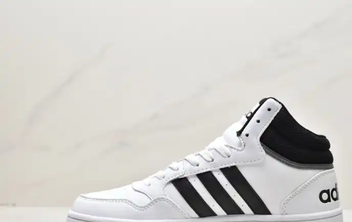 hype Adidas Sneakers