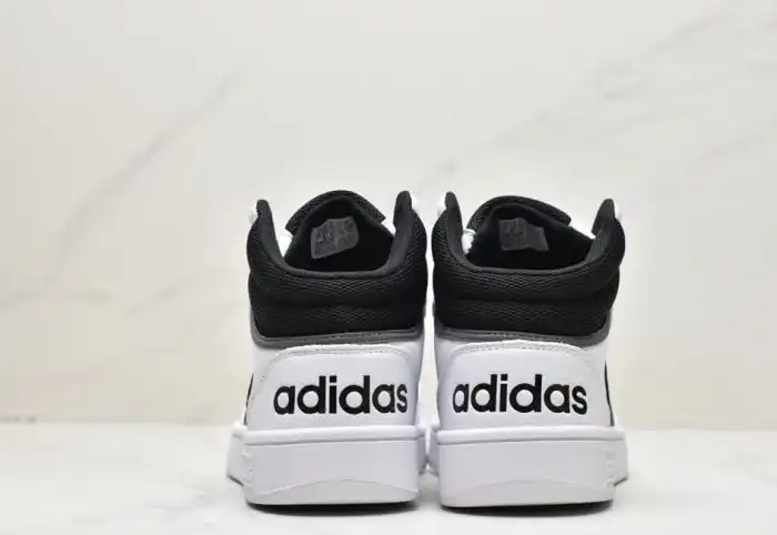 hype Adidas Sneakers