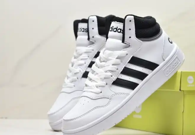 hype Adidas Sneakers