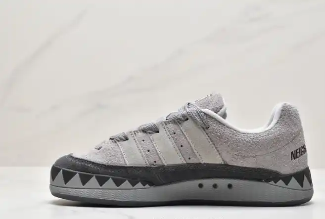 hype Adidas Sneakers