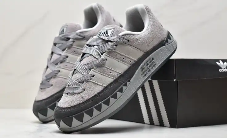 hype Adidas Sneakers