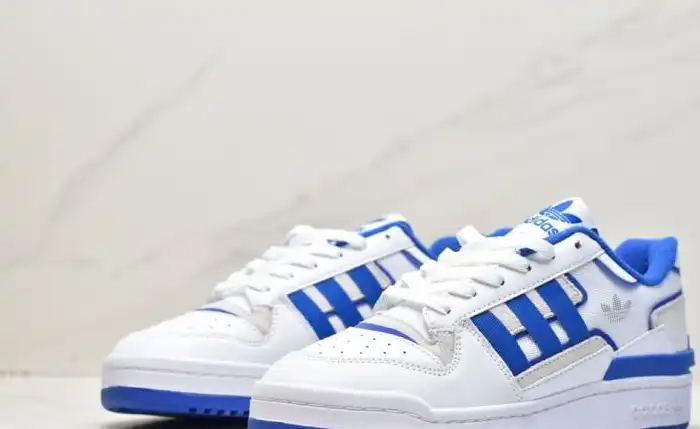 hype Adidas Sneakers