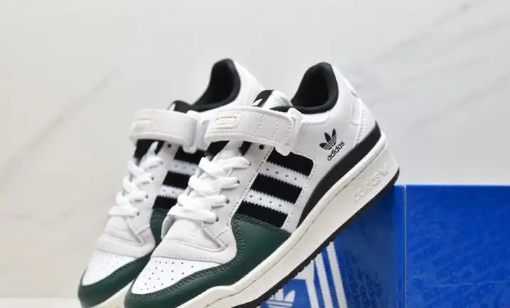 hype Adidas Sneakers