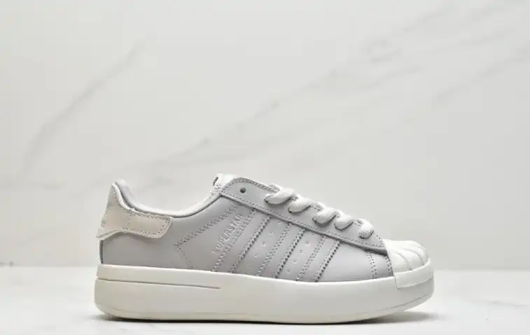 hype Adidas Sneakers