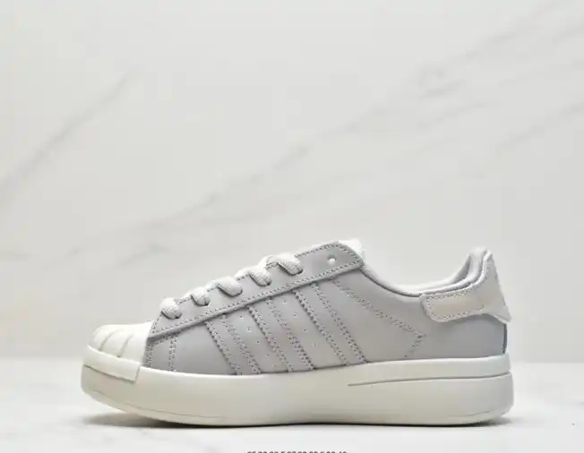 hype Adidas Sneakers