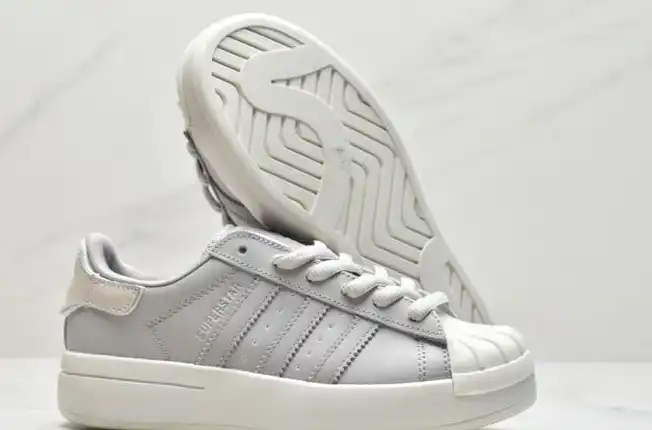 hype Adidas Sneakers