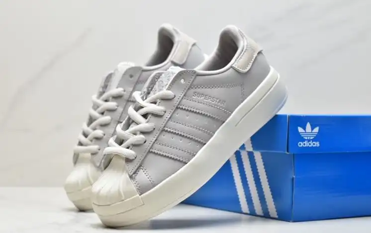 hype Adidas Sneakers