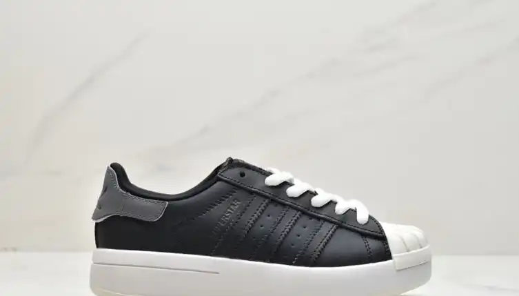 hype Adidas Sneakers