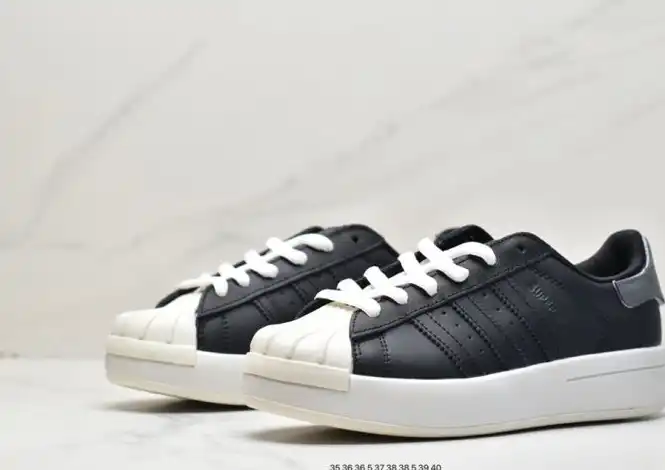 hype Adidas Sneakers