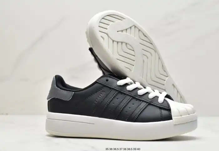 hype Adidas Sneakers