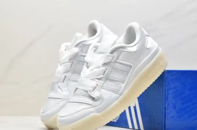 hype Adidas Sneakers