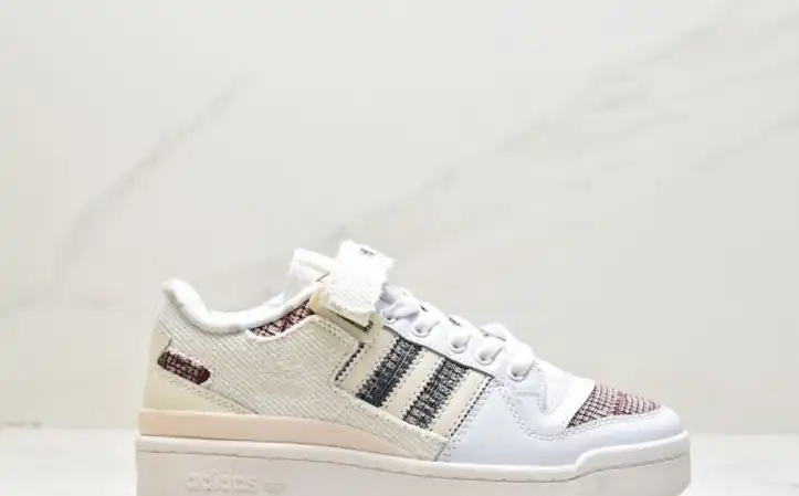 hype Adidas Sneakers