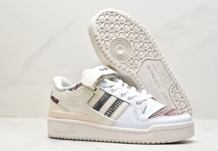 hype Adidas Sneakers