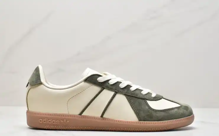 hype Adidas Sneakers