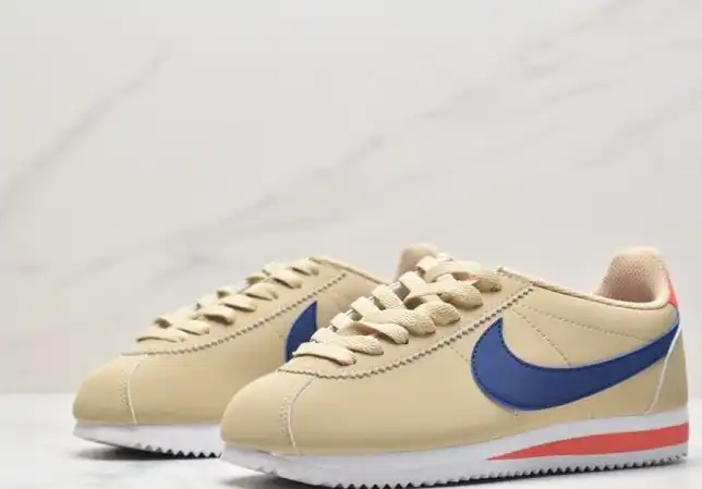 hype Nike Sneakers