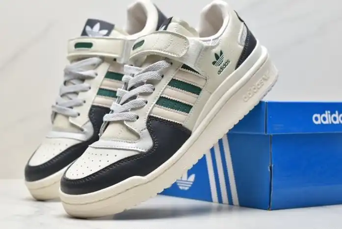 hype Adidas Sneakers