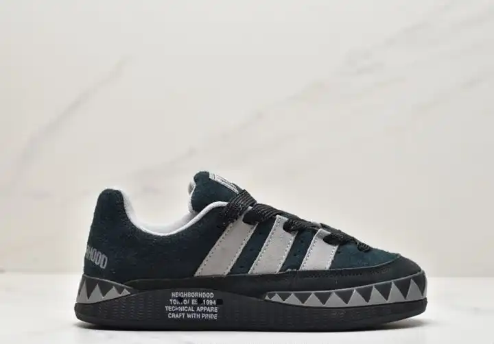 hype Adidas Sneakers