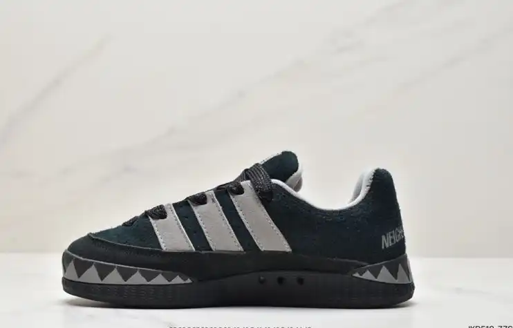 hype Adidas Sneakers