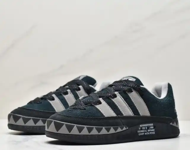 hype Adidas Sneakers