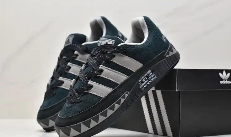 hype Adidas Sneakers