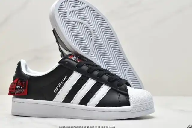 hype Adidas Sneakers