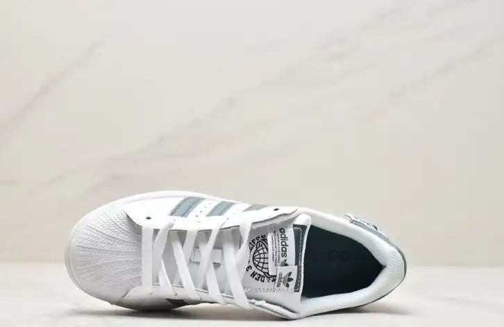 hype Adidas Sneakers