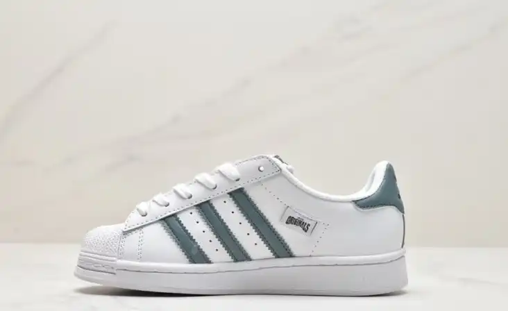 hype Adidas Sneakers