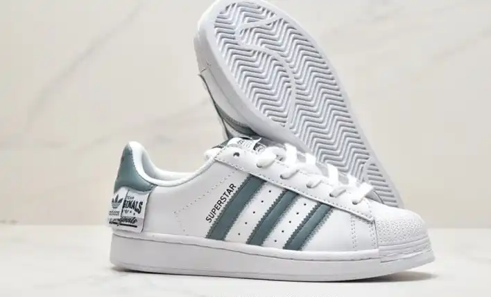 hype Adidas Sneakers