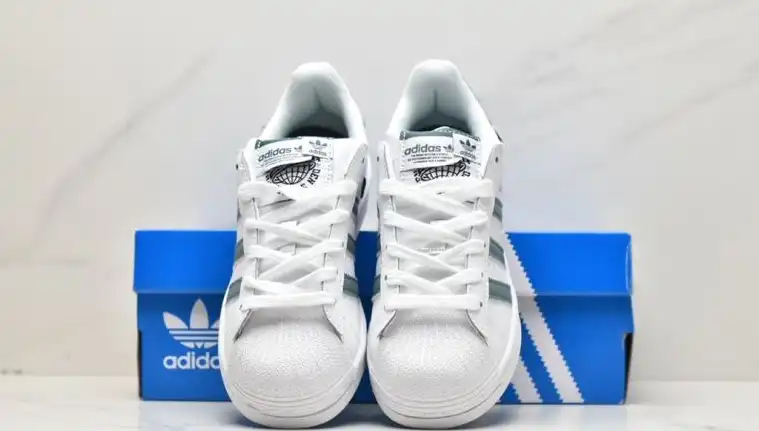 hype Adidas Sneakers