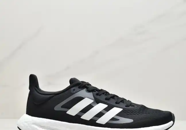 hype Adidas Sneakers