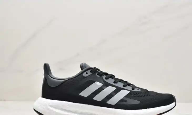 hype Adidas Sneakers