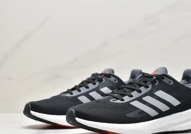 hype Adidas Sneakers