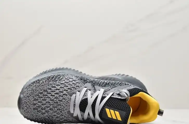 hype Adidas Sneakers