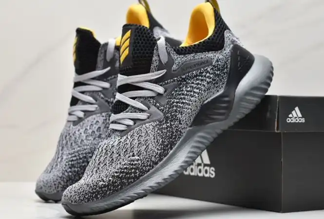 hype Adidas Sneakers