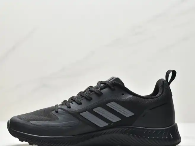 hype Adidas Sneakers