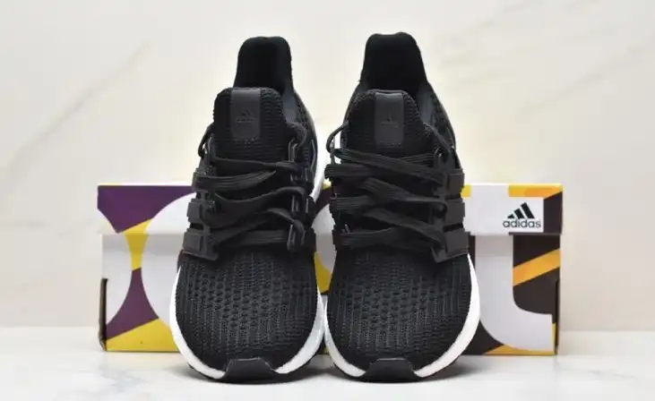 hype Adidas Sneakers