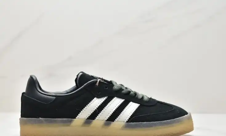 hype Adidas Sneakers