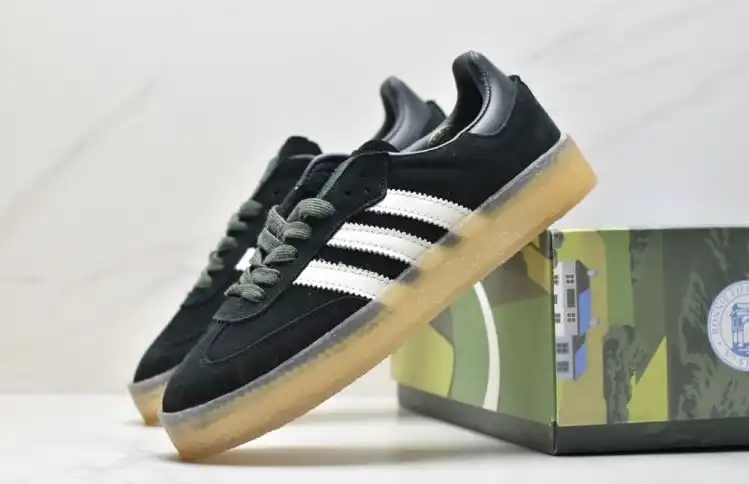 hype Adidas Sneakers