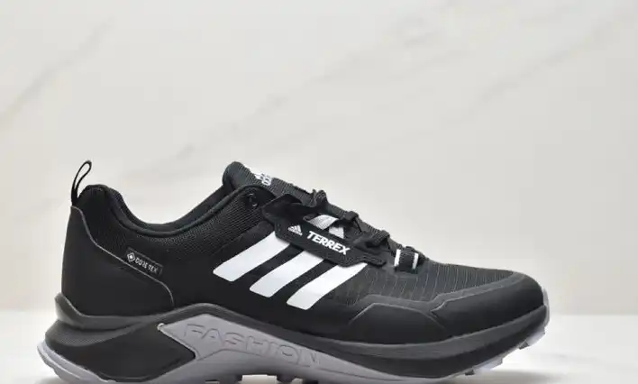 hype Adidas Sneakers