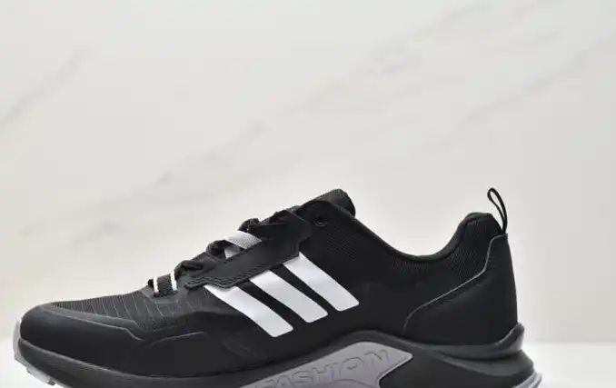 hype Adidas Sneakers