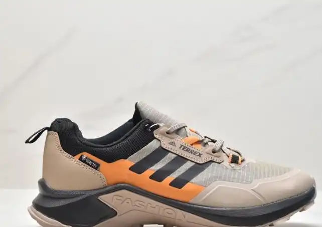 hype Adidas Sneakers