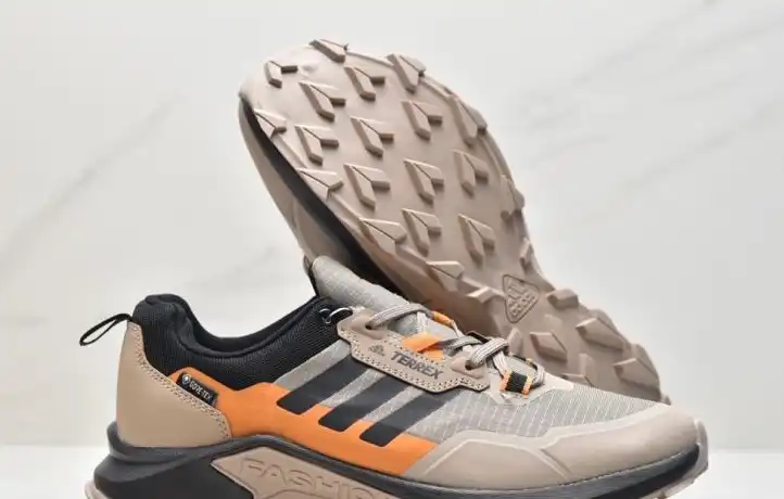 hype Adidas Sneakers