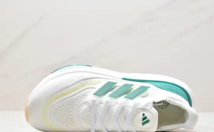 hype Adidas Sneakers