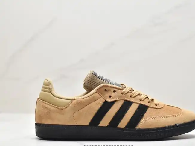 hype Adidas Sneakers