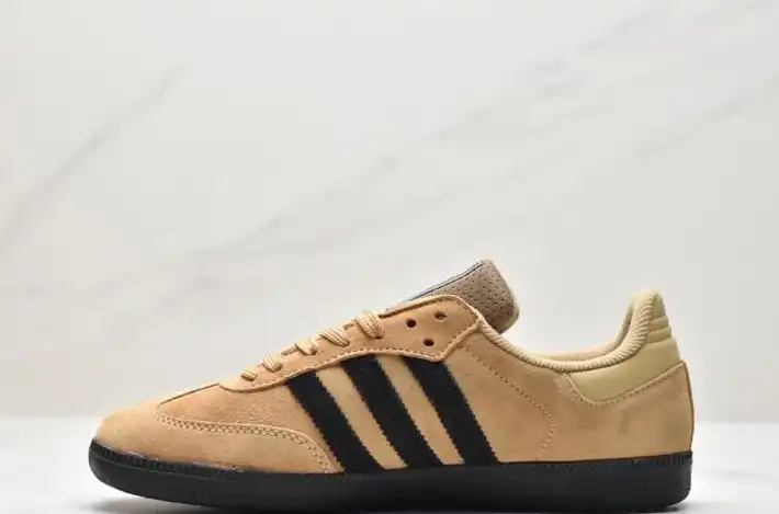 hype Adidas Sneakers