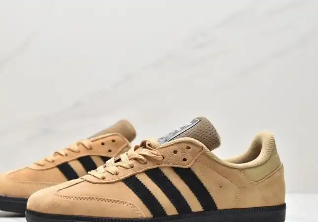 hype Adidas Sneakers