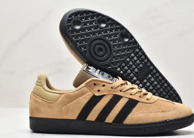 hype Adidas Sneakers