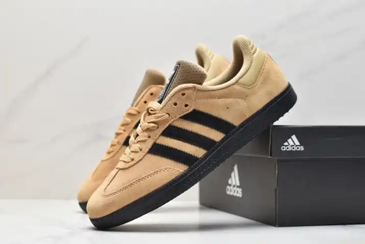 hype Adidas Sneakers